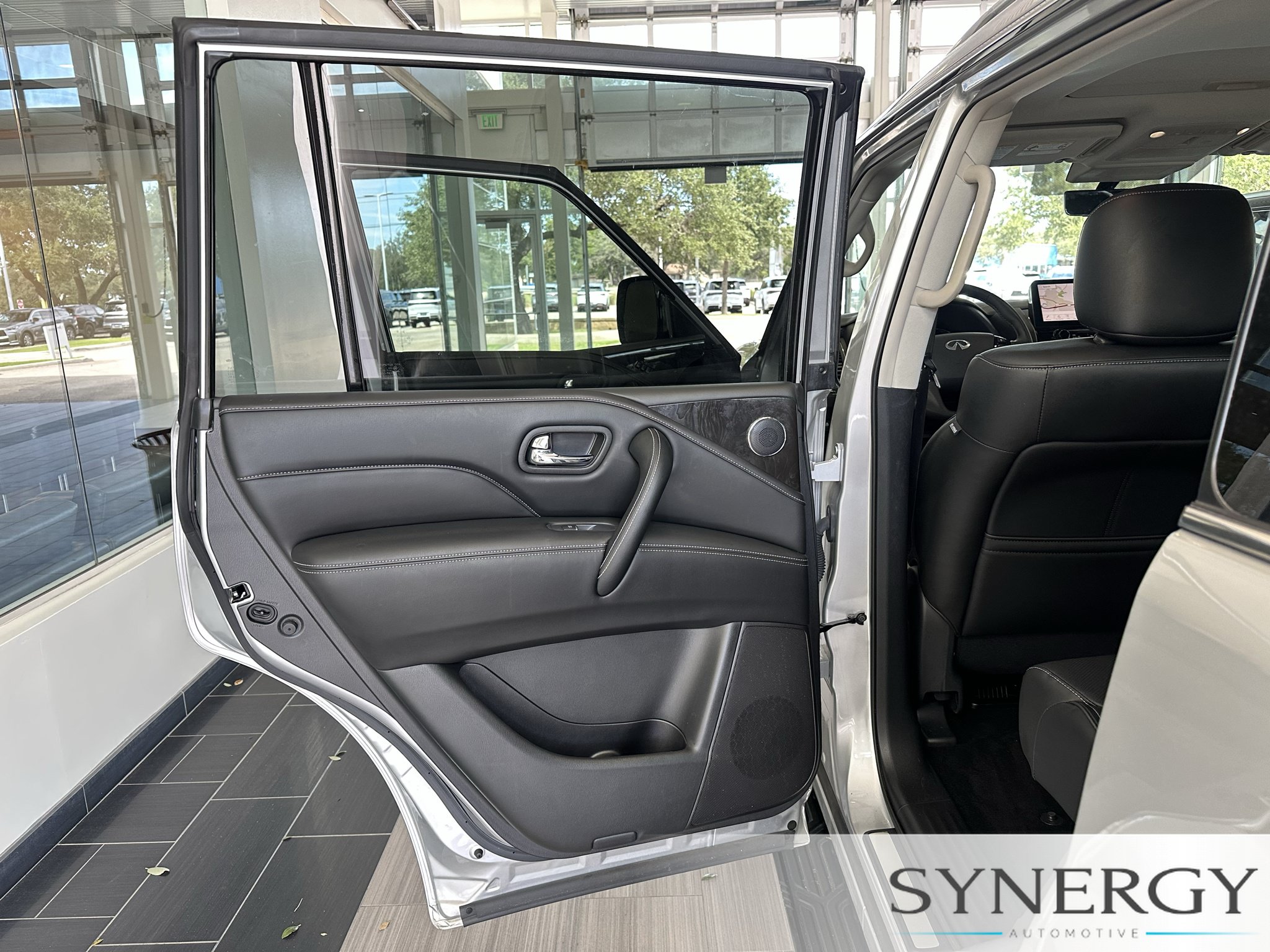 Certified 2023 INFINITI QX80 Luxe w/ All-Season Package AWD/4WD image 30