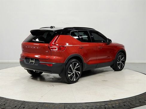 Used 2021 Volvo XC40 T5 R-Design w/ Protection Package image 7