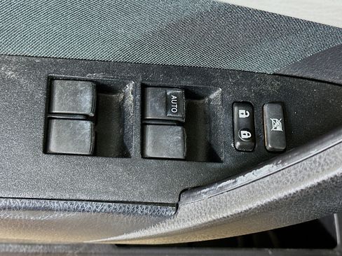 Used 2017 Toyota Corolla LE w/ Carpet Mat Package (TMS) FWD image 15