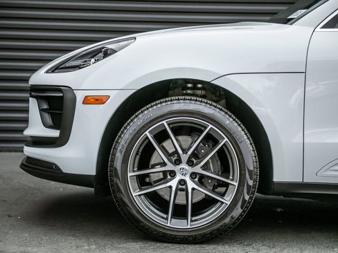 Certified 2026 Porsche Macan image 16