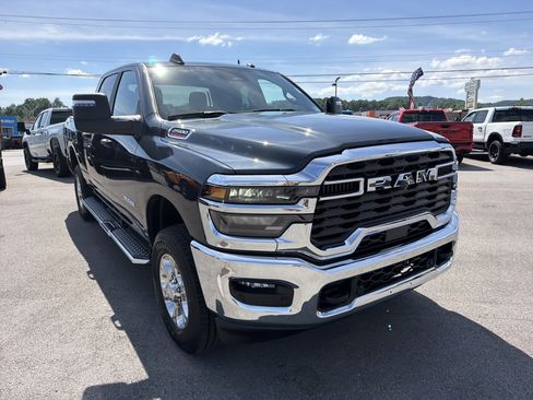 Used 2026 RAM 2500 Big Horn AWD/4WD image 3