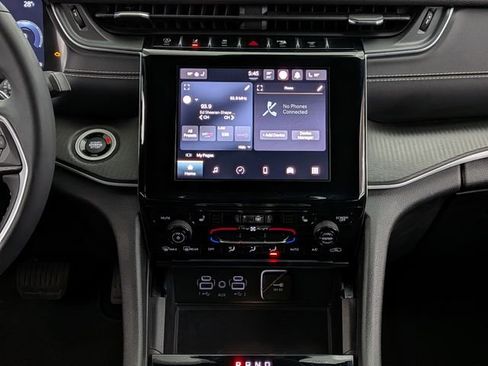 Used 2023 Jeep Grand Cherokee L Laredo image 28