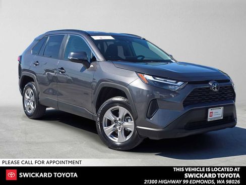 Used 2022 Toyota RAV4 XLE w/ XLE Grade Weather Package AWD/4WD image 1