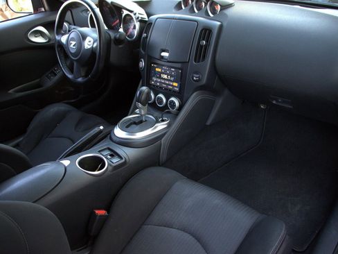 Used 2019 Nissan 370Z Coupe image 17