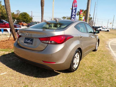 Used 2014 Hyundai Elantra SE image 7