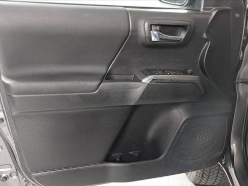 Used 2019 Toyota Tacoma TRD Sport RWD image 13