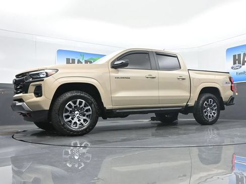 Used 2024 Chevrolet Colorado Z71 w/ Z71 Convenience Package 2 AWD/4WD image 17