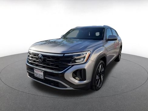 Used 2025 Volkswagen Atlas Cross Sport SE image 7