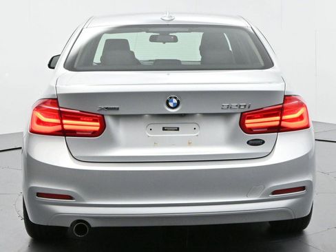 Used 2018 BMW 320i xDrive Sedan w/ Convenience Package AWD/4WD image 6
