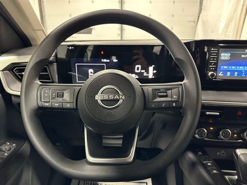 Used 2025 Nissan Kicks S AWD/4WD image 18