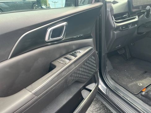 Used 2026 Kia Carnival SX w/ SX Dark Edition Package FWD image 11