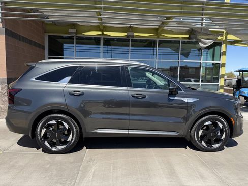 Used 2025 Kia Sorento EX FWD image 9