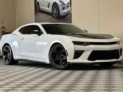 Used 2018 Chevrolet Camaro SS image 2