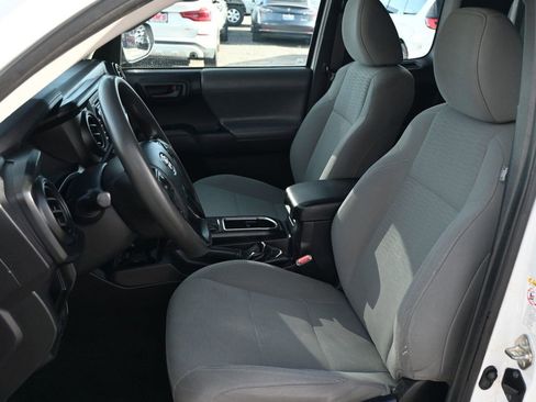 Used 2018 Toyota Tacoma SR image 12