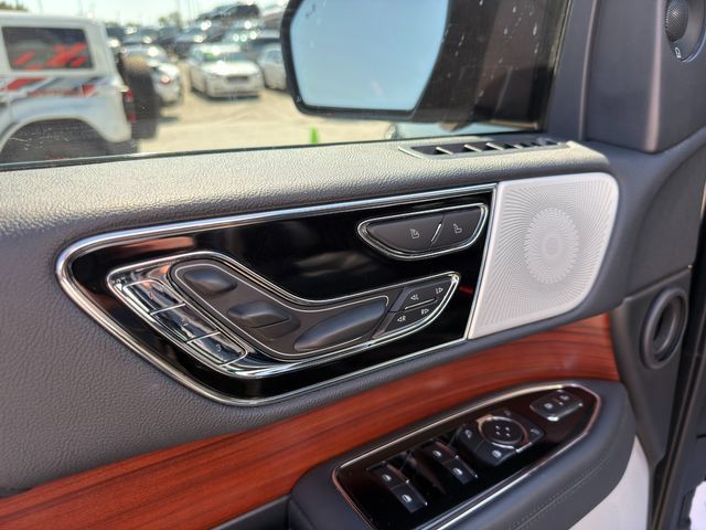 Used 2022 Lincoln Navigator Reserve AWD/4WD image 23