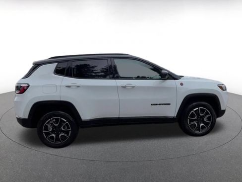 Used 2025 Jeep Compass Trailhawk AWD/4WD image 15