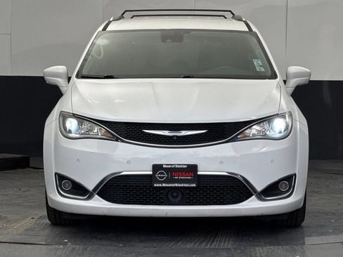 Used 2023 Chrysler Pacifica Touring-L image 8