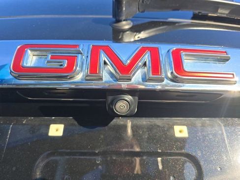 Used 2023 GMC Acadia SLE FWD image 12