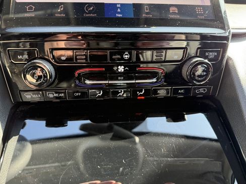 Used 2023 Jeep Grand Cherokee Limited image 29