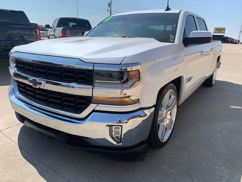 Used 2018 Chevrolet Silverado 1500 LT w/ Texas Edition RWD image 3