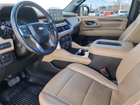 Used 2021 Chevrolet Tahoe Premier w/ Premium Package image 11