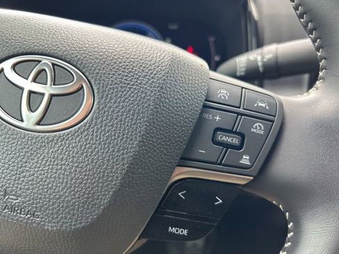 Used 2025 Toyota Camry SE w/ Convenience Package FWD image 18