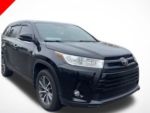 Used 2017 Toyota Highlander XLE AWD/4WD image 1