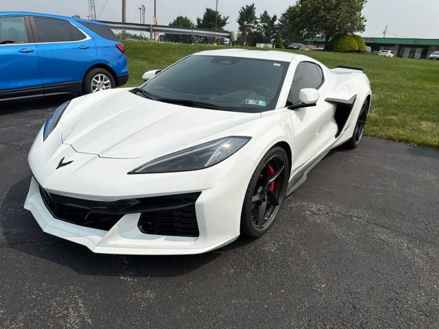 Used 2025 Chevrolet Corvette E-Ray w/ Stealth Interior Trim Package AWD/4WD image 9