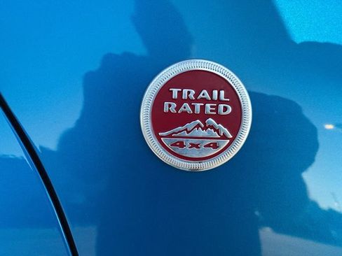 Used 2019 Jeep Cherokee Trailhawk w/ Comfort/Convenience Group AWD/4WD image 16