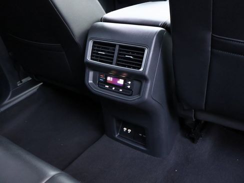 Used 2024 Volkswagen Atlas SE image 15