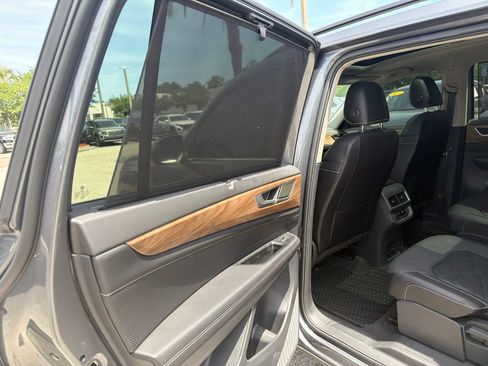Certified 2024 Volkswagen Atlas SE w/ Panoramic Sunroof Package FWD image 12