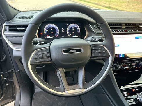 New 2025 Jeep Grand Cherokee L Limited w/ Black Appearance Package image 14