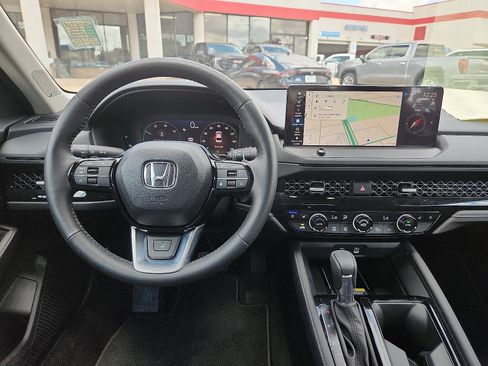 Used 2025 Honda Accord Touring image 12