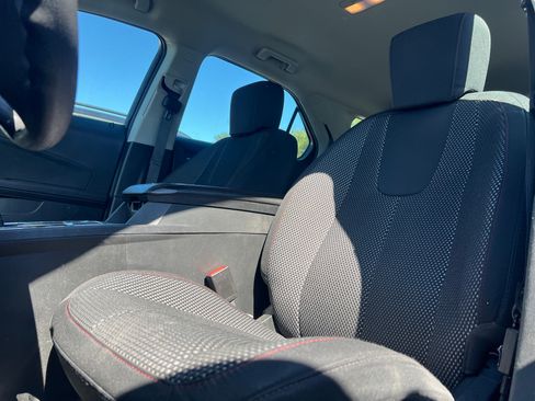 Used 2017 Chevrolet Equinox LS FWD image 2