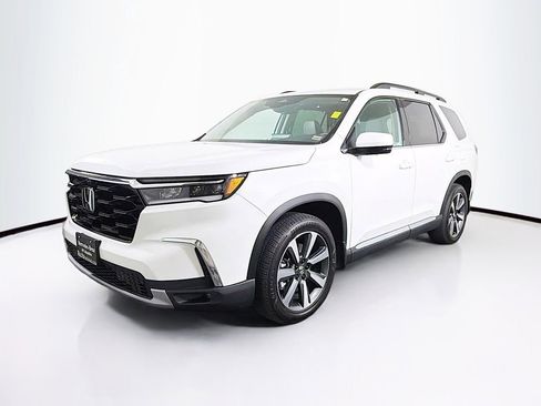 Used 2025 Honda Pilot Elite image 3