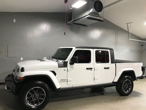 Used 2020 Jeep Gladiator Overland AWD/4WD image 7