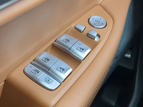 Used 2021 BMW 750i xDrive w/ Executive Package image 24