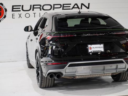Used 2022 Lamborghini Urus AWD/4WD image 38