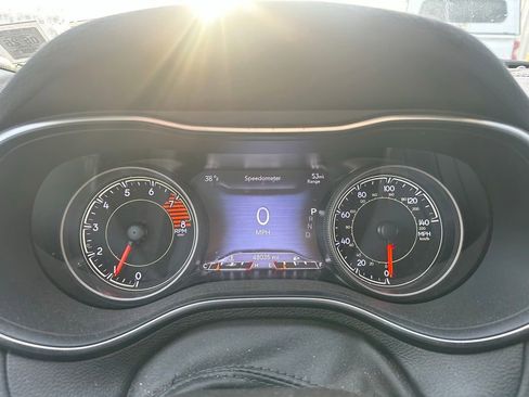 Used 2019 Jeep Cherokee Limited image 8