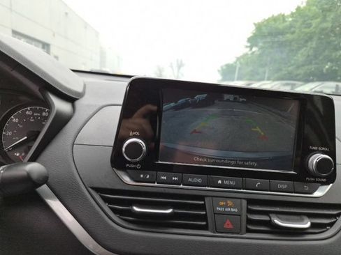 Used 2024 Nissan Altima 2.5 S FWD image 21