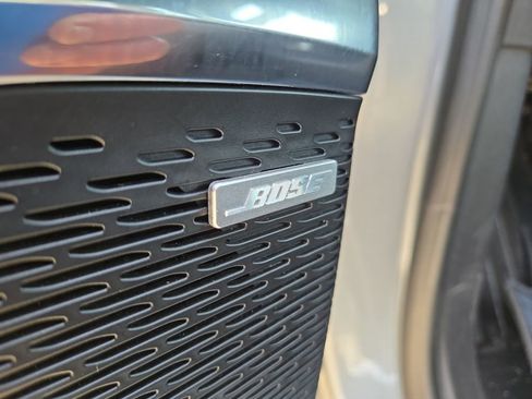 Used 2025 GMC Acadia Elevation image 9