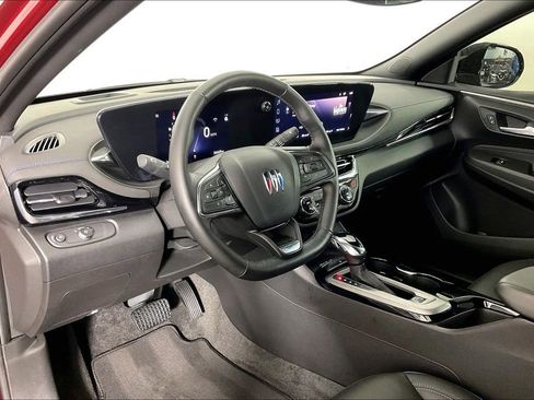 Used 2025 Buick Envista Sport Touring w/ Convenience I Package FWD image 17