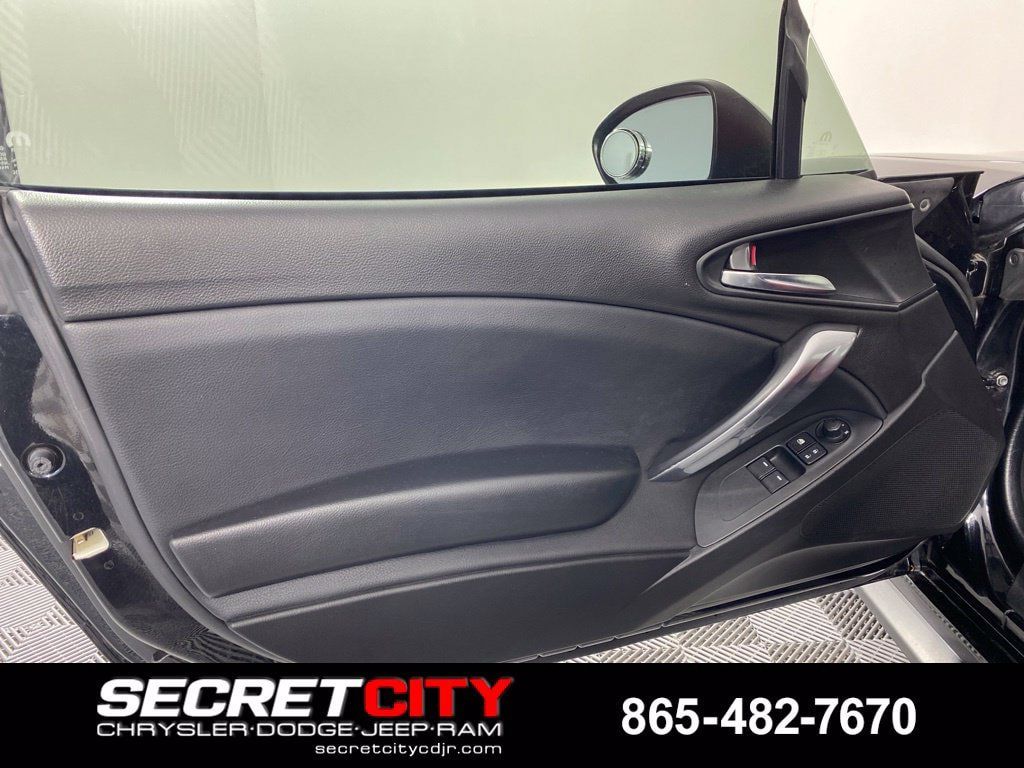 Used 2019 FIAT 124 Spider Abarth w/ Navigation & Sound Group RWD image 13