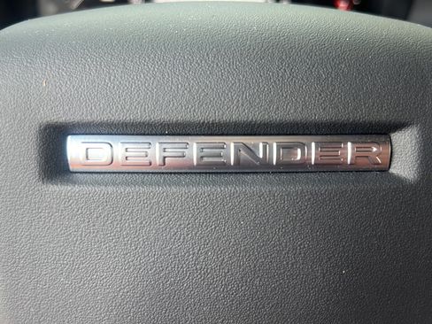 Used 2025 Land Rover Defender 130 X-Dynamic SE AWD/4WD image 32