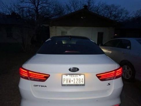 Used 2018 Kia Optima S w/ Panoramic Sunroof Package image 5