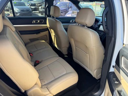 Used 2017 Ford Explorer XLT w/ Equipment Group 202A FWD image 11