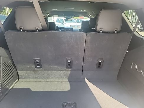 Used 2025 GMC Yukon Denali RWD image 10