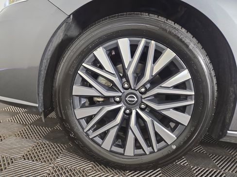 Used 2024 Nissan Altima 2.5 SV FWD image 33