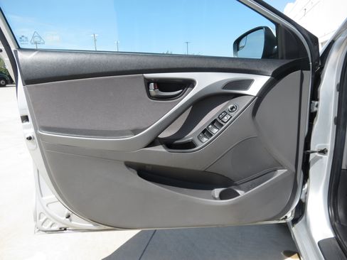 Used 2014 Hyundai Elantra SE w/ Option Group 02 FWD image 24