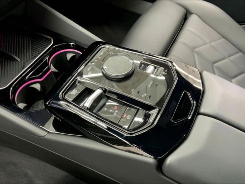 Used 2025 BMW i5 xDrive40 w/ Premium Package image 16